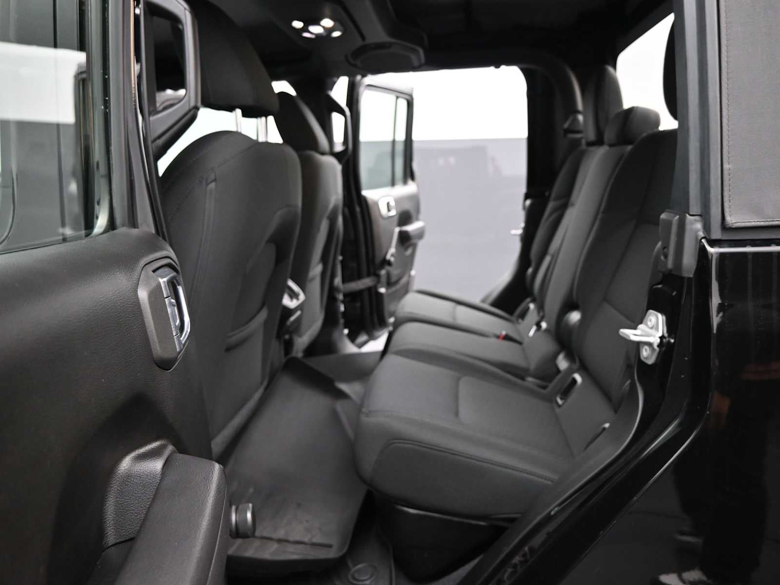 2022 Jeep Gladiator Sport