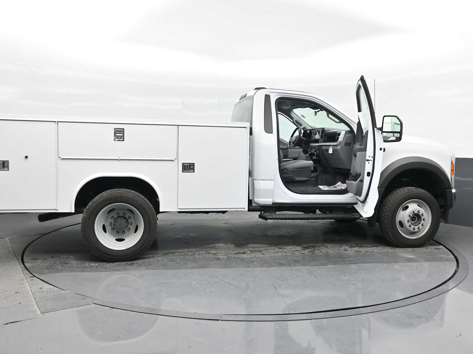 2023 Ford Super Duty F-550 DRW XL