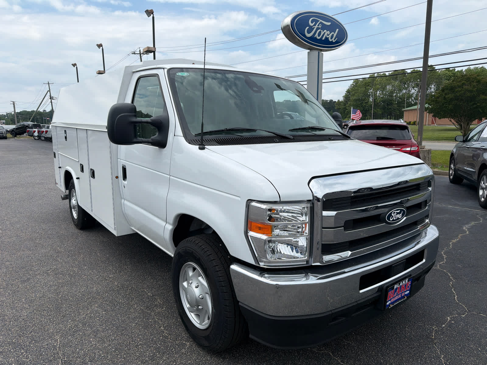 2026 Ford E-Series Cutaway E-350 SRW
