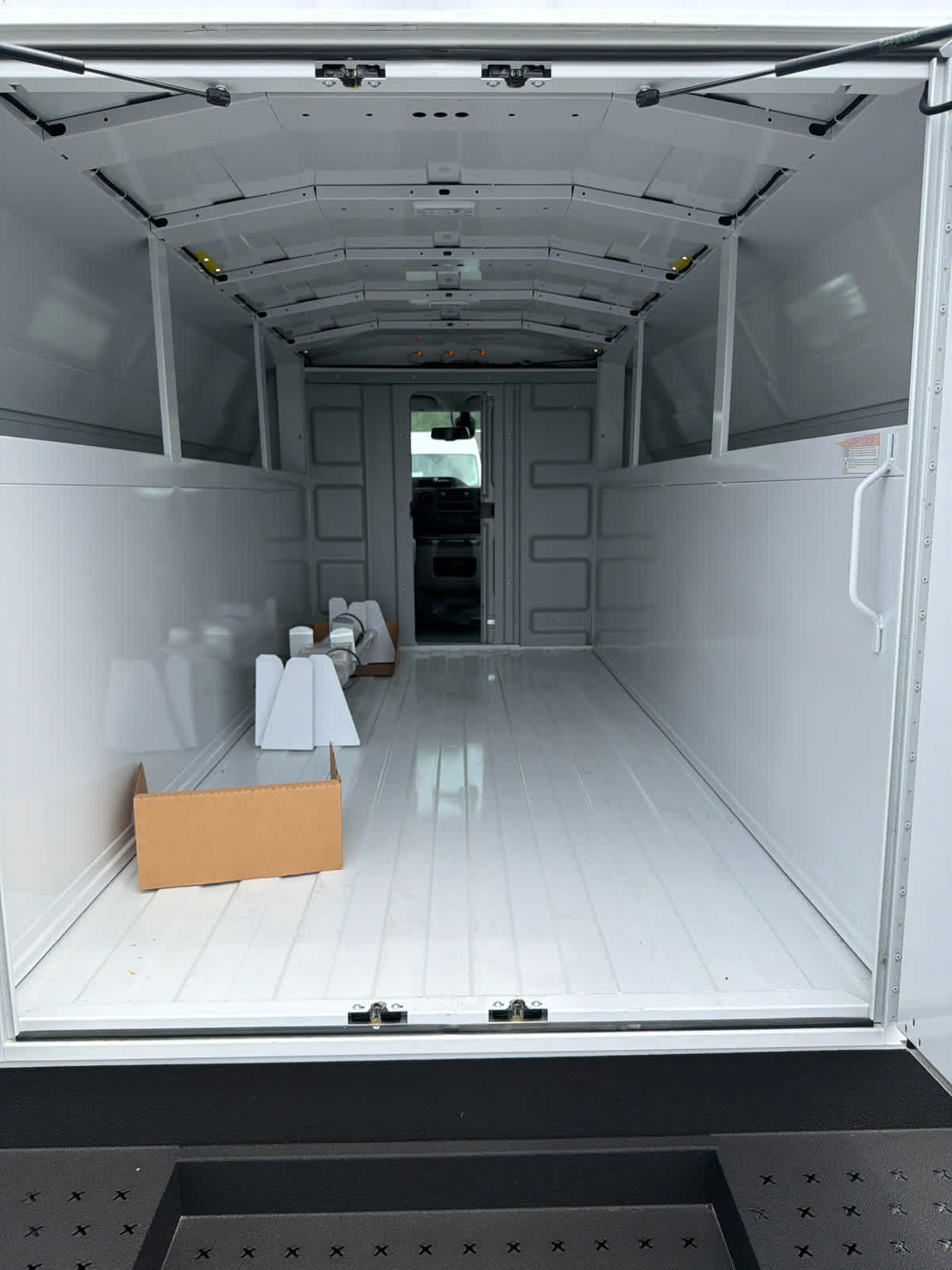 2026 Ford E-Series Cutaway E-350 SRW