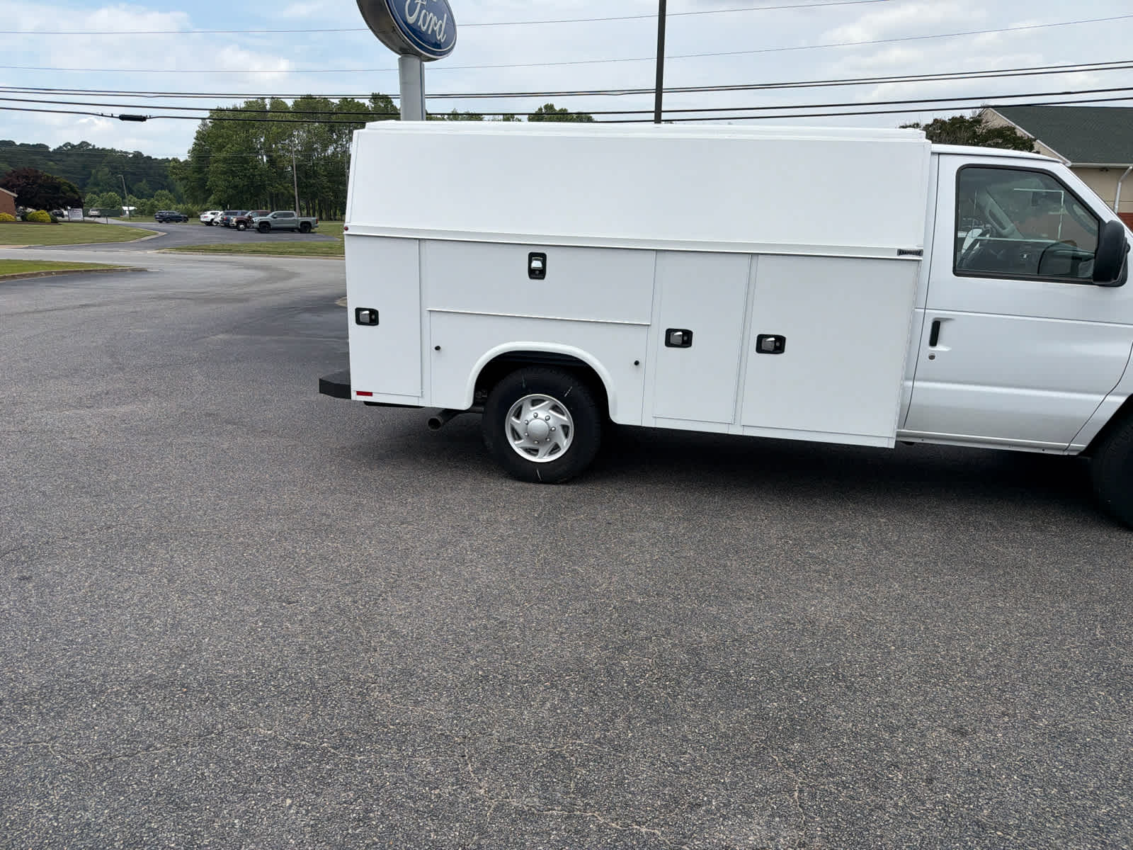 2026 Ford E-Series Cutaway E-350 SRW