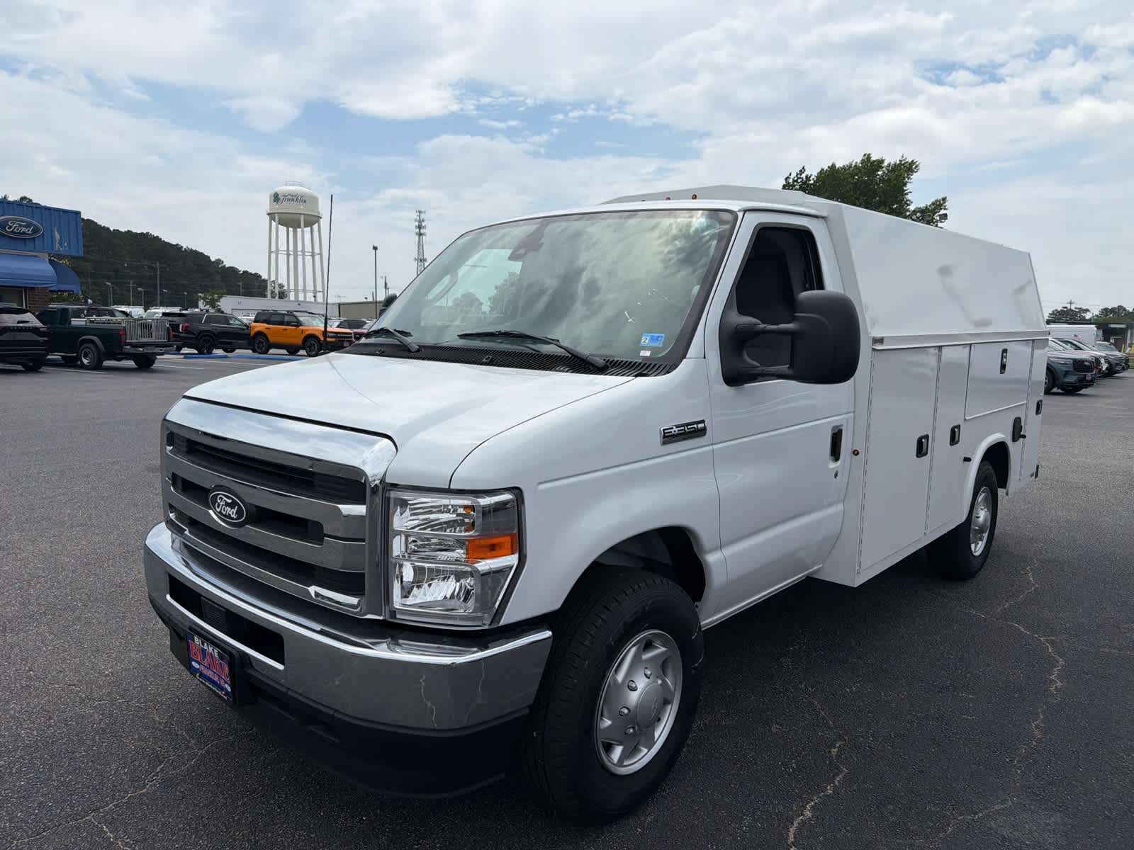 2026 Ford E-Series Cutaway E-350 SRW