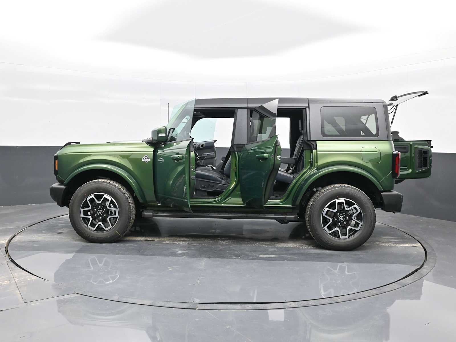 2024 Ford Bronco Outer Banks