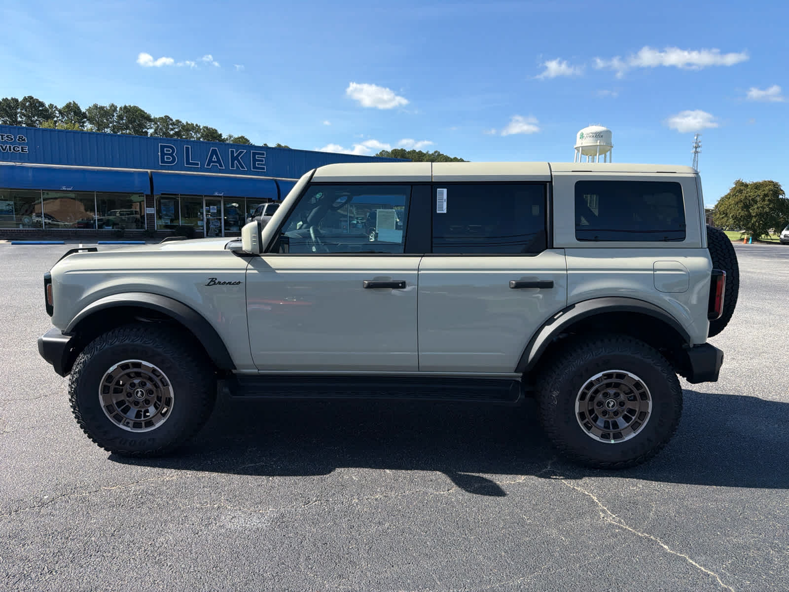 2026 Ford Bronco Outer Banks