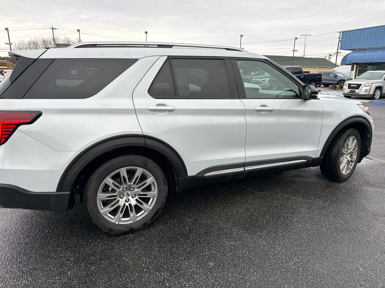 2025 Ford Explorer Platinum