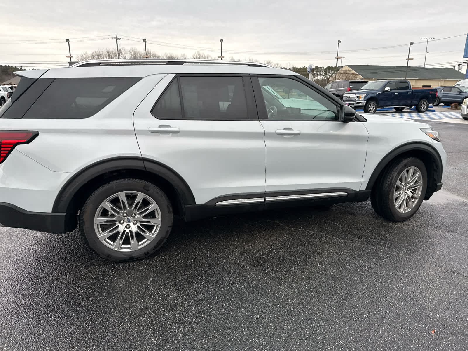 2025 Ford Explorer Platinum