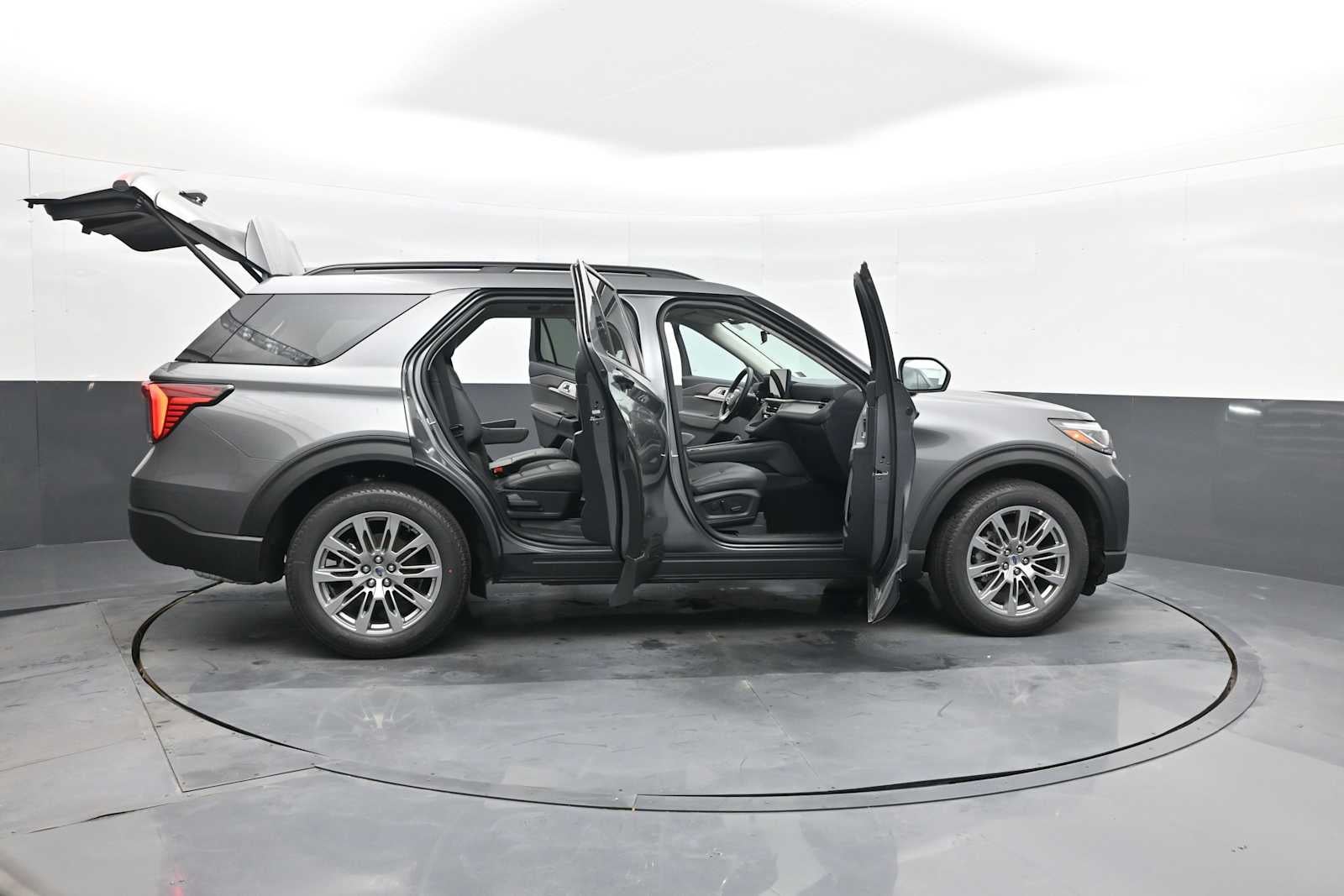 2026 Ford Explorer Active w/100A Pkg