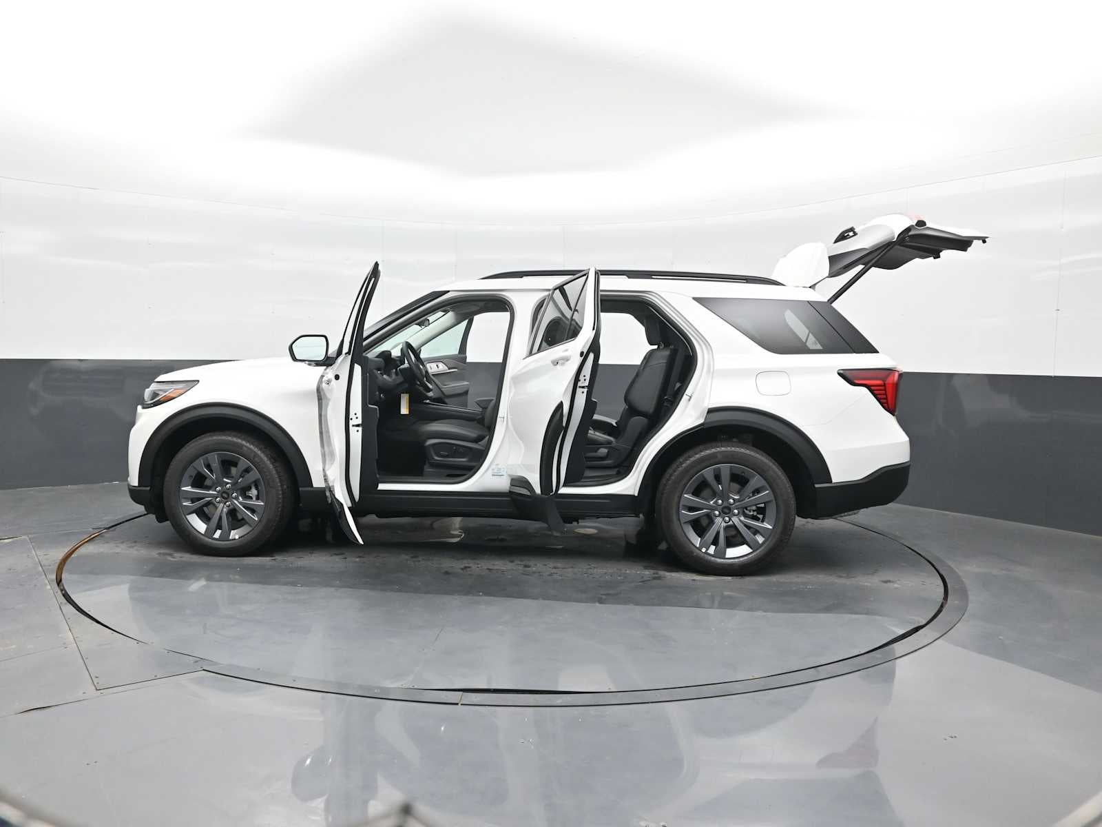 2026 Ford Explorer Active w/200A Pkg