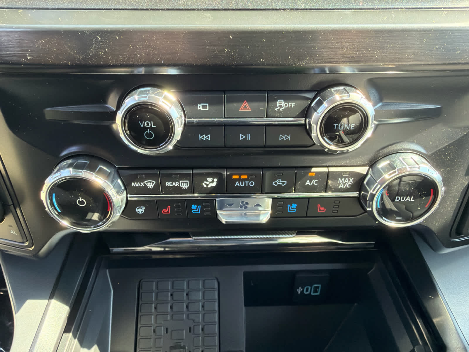 2026 Ford Super Duty F-350 DRW LARIAT