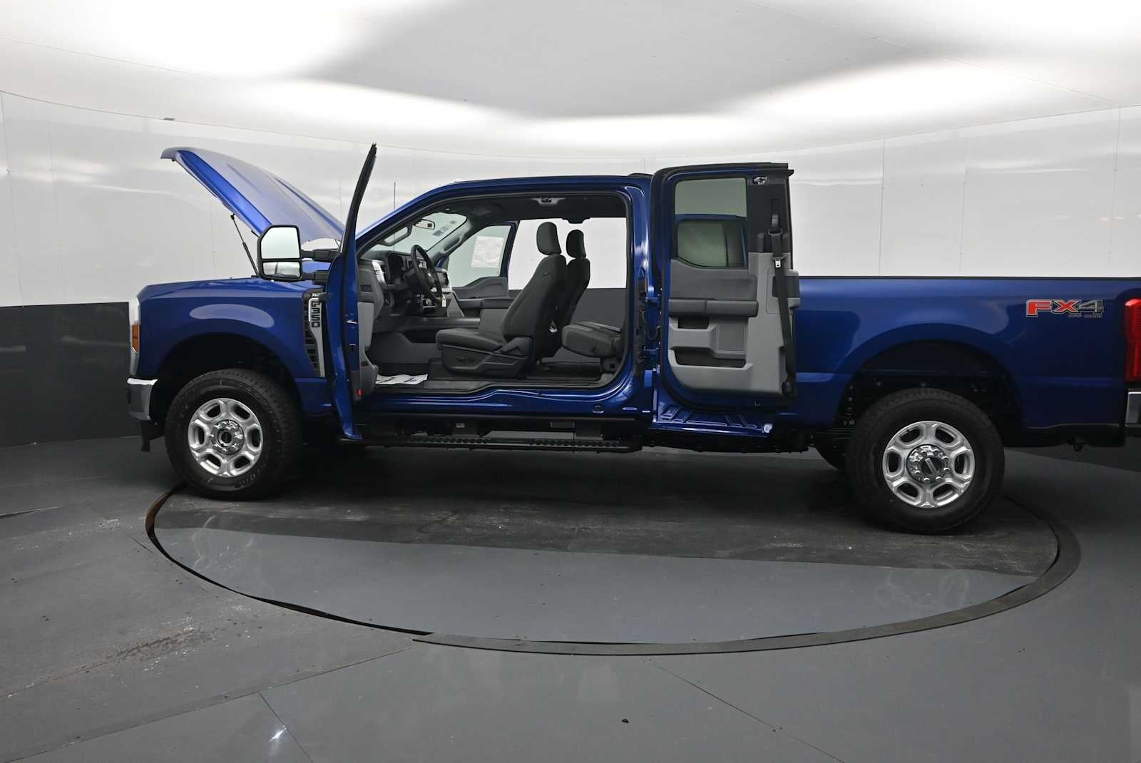 2026 Ford Super Duty F-350 SRW XLT
