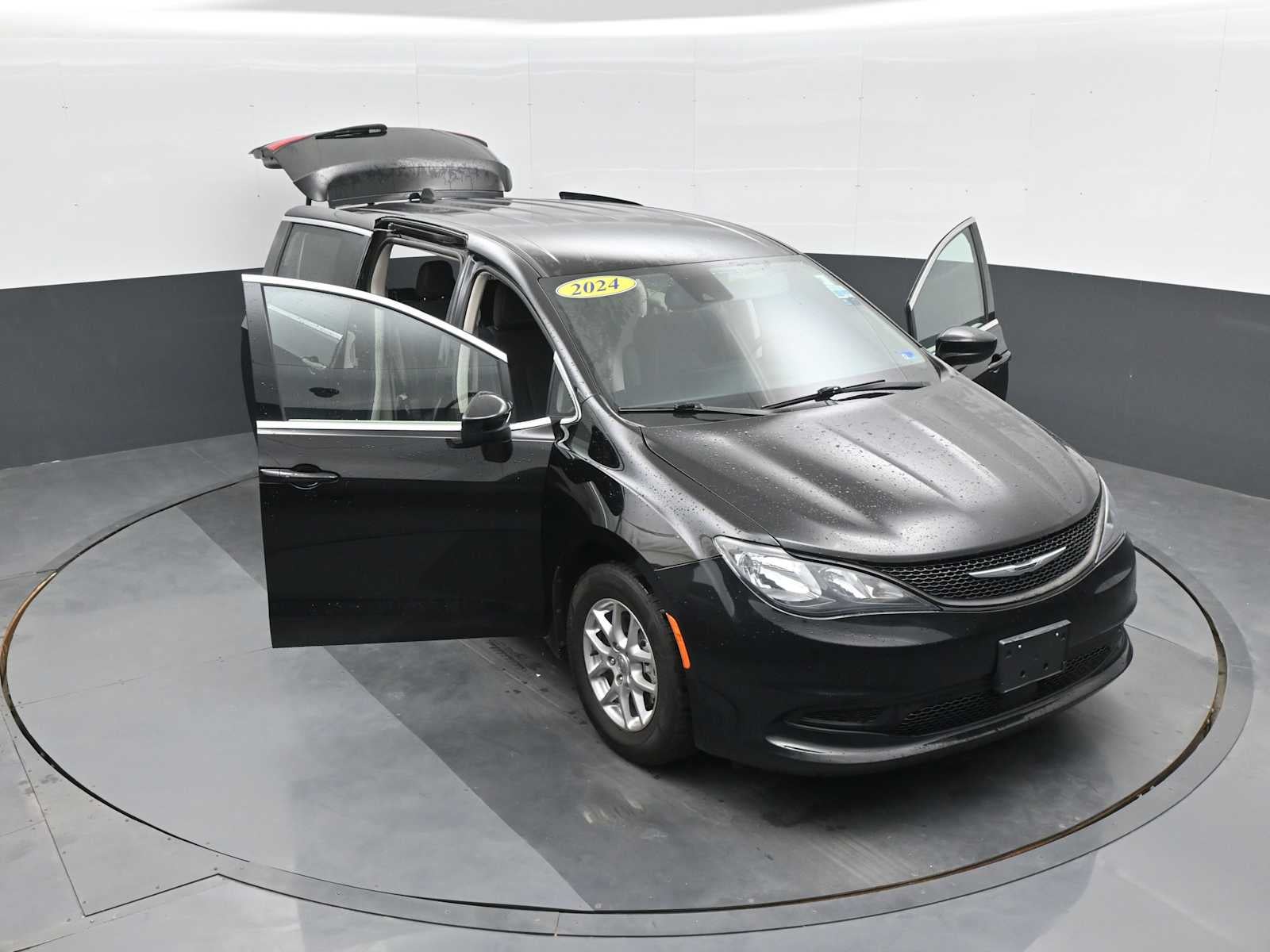 2024 Chrysler Voyager LX