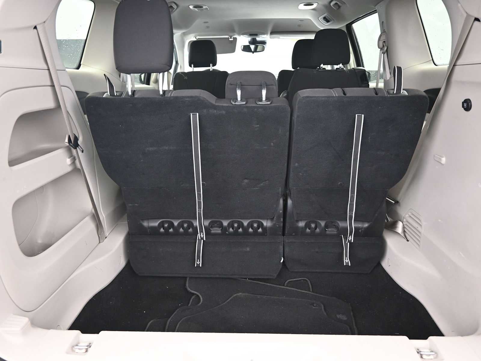 2024 Chrysler Voyager LX