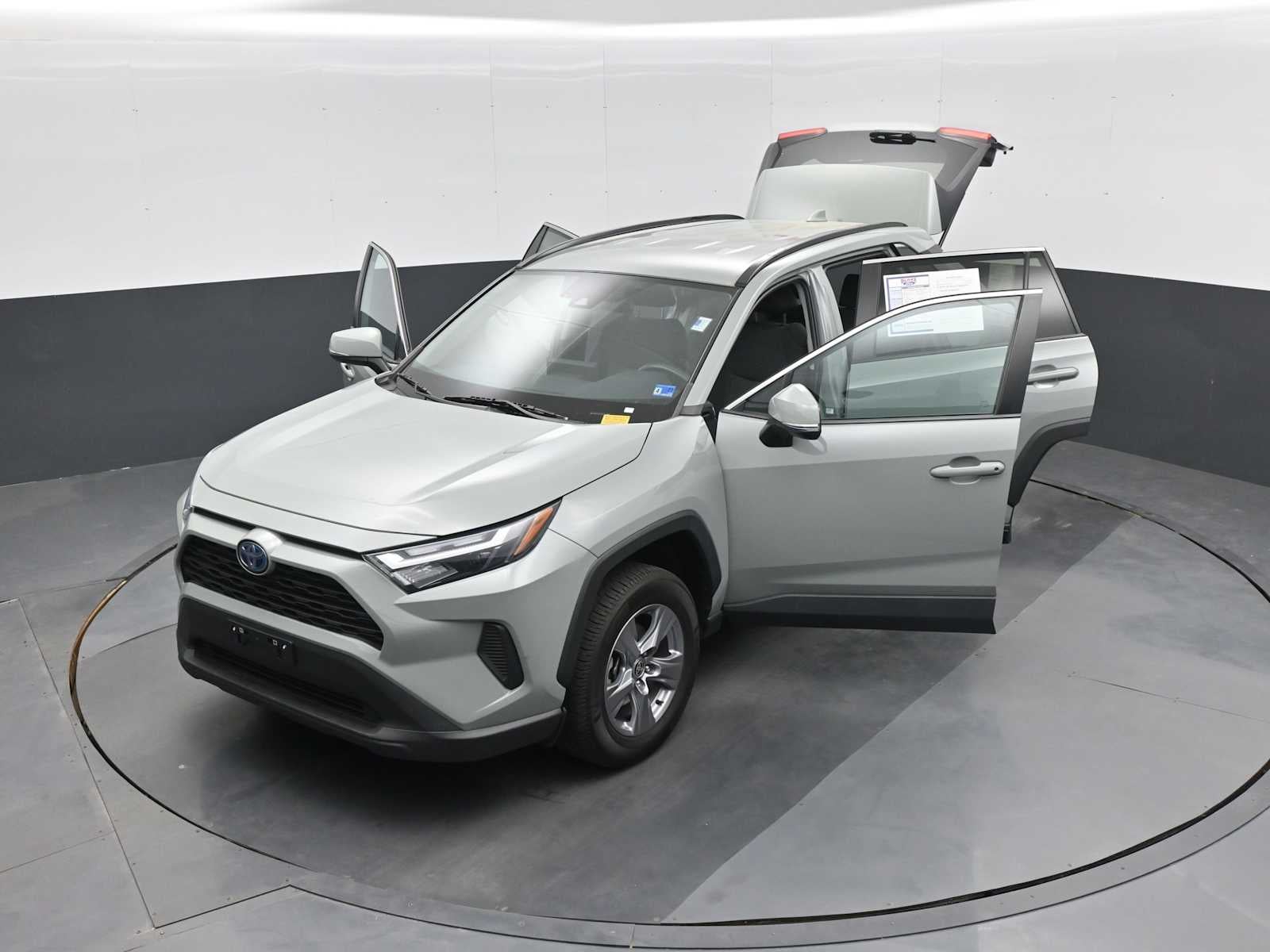 2022 Toyota RAV4 Hybrid XLE