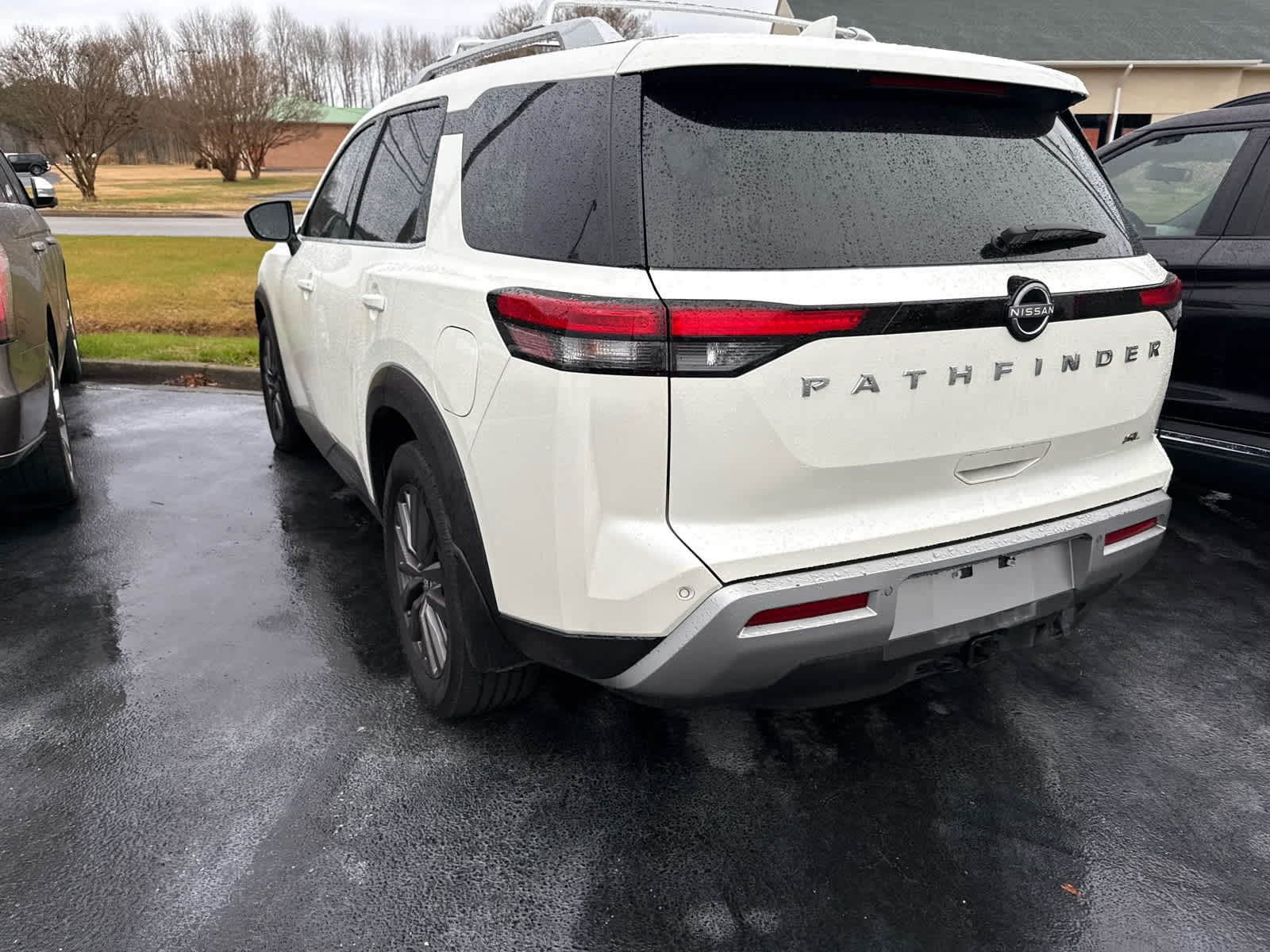 2023 Nissan Pathfinder SL