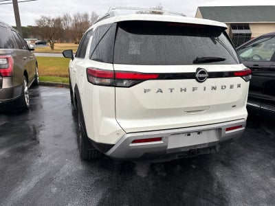 2023 Nissan Pathfinder SL