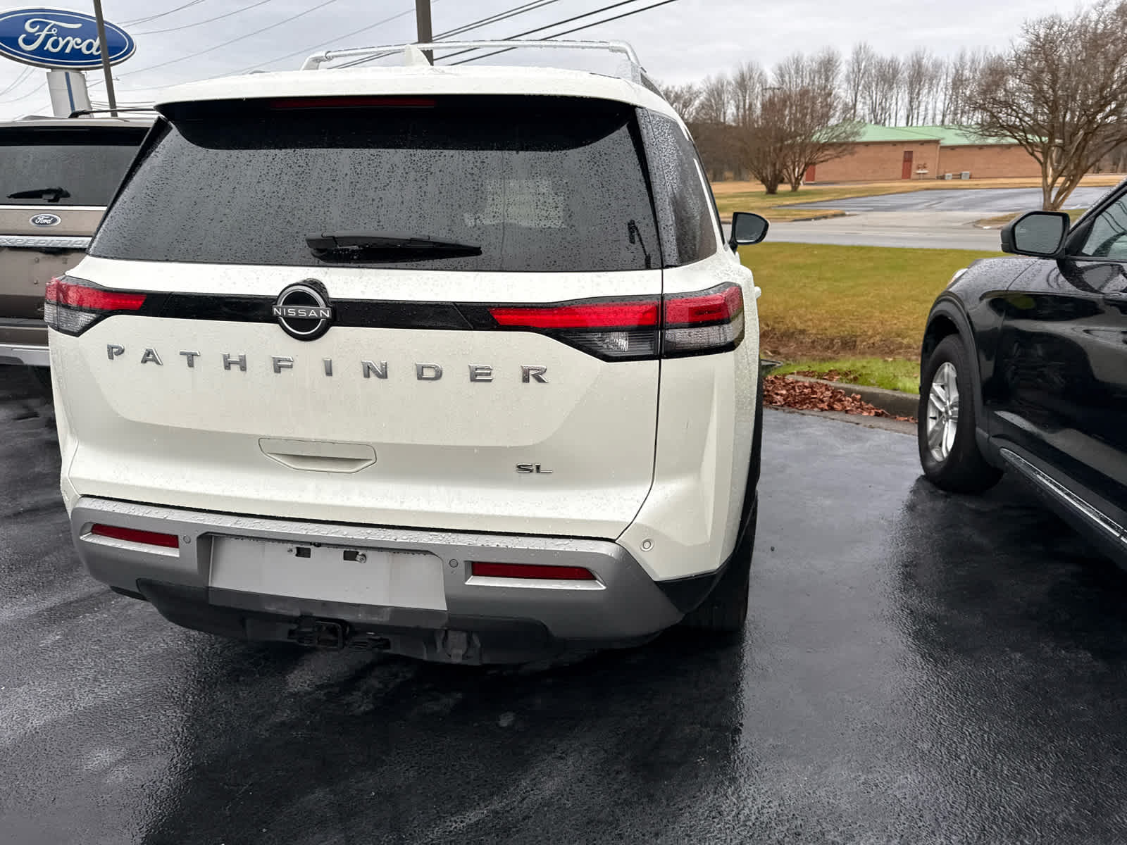 2023 Nissan Pathfinder SL