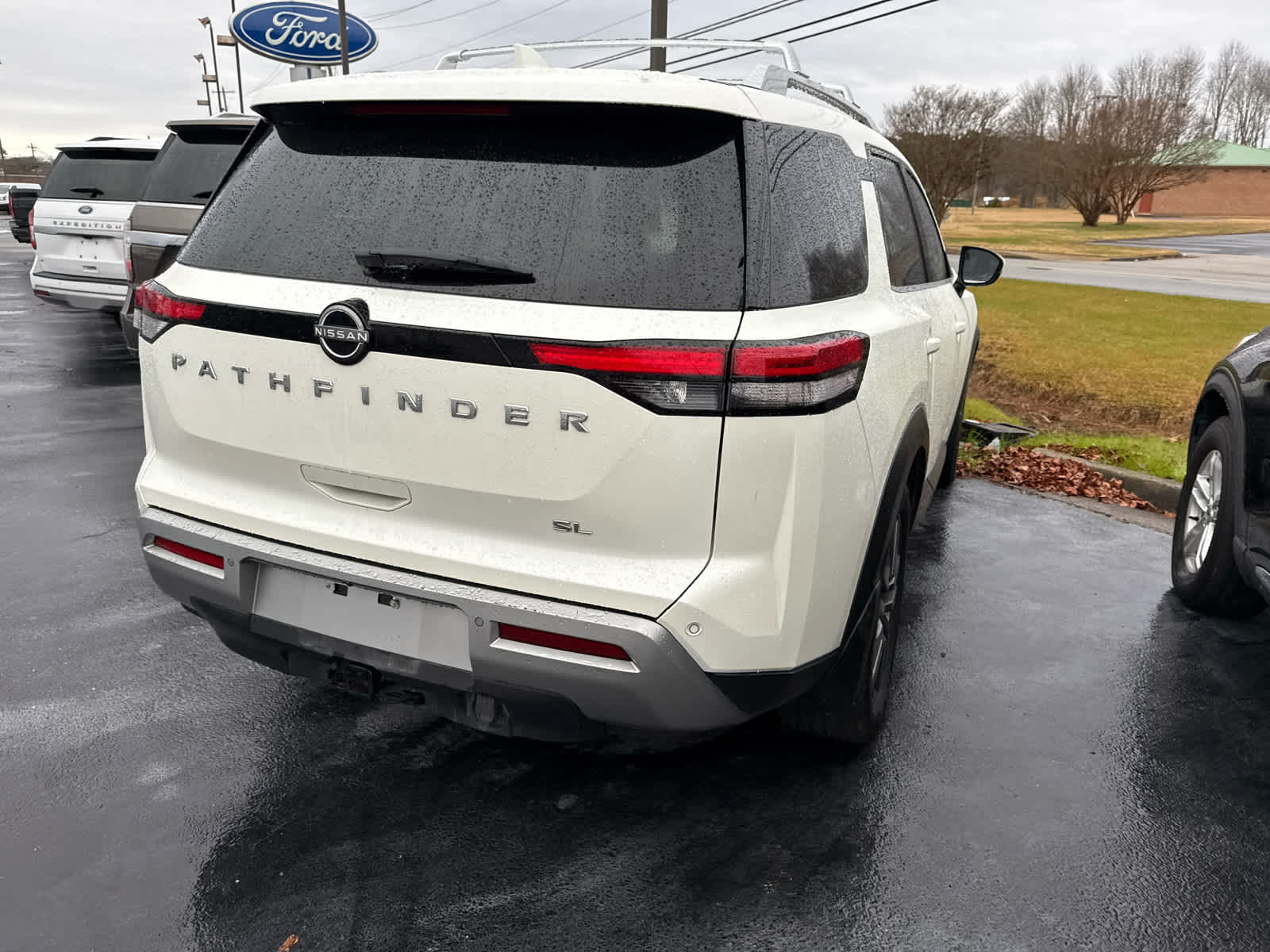 2023 Nissan Pathfinder SL