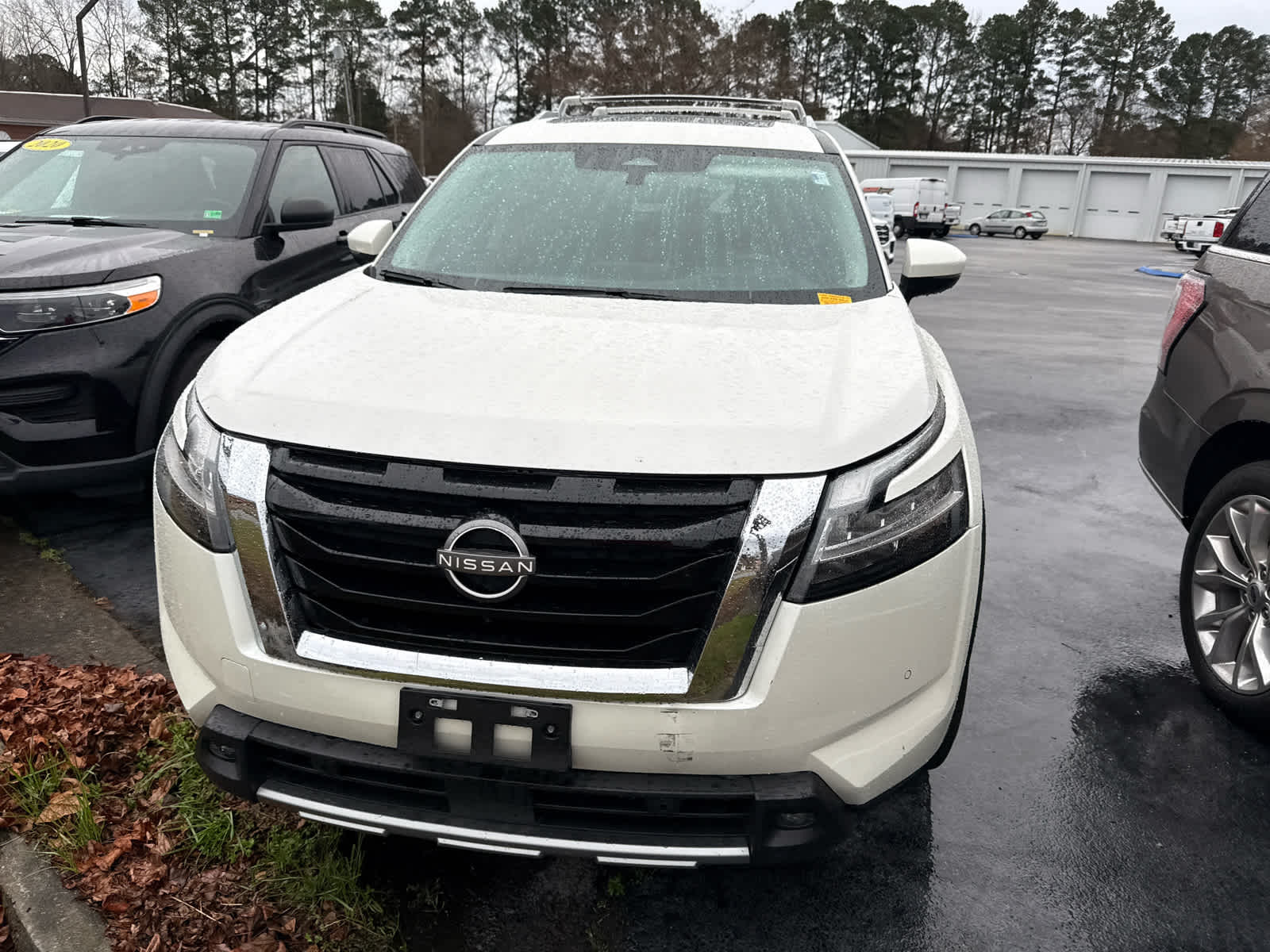 2023 Nissan Pathfinder SL