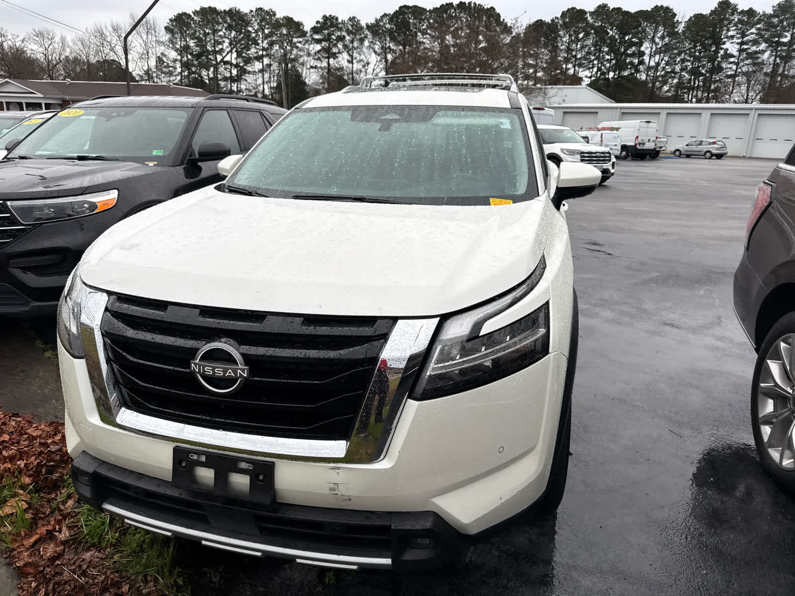 2023 Nissan Pathfinder SL