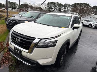 2023 Nissan Pathfinder SL