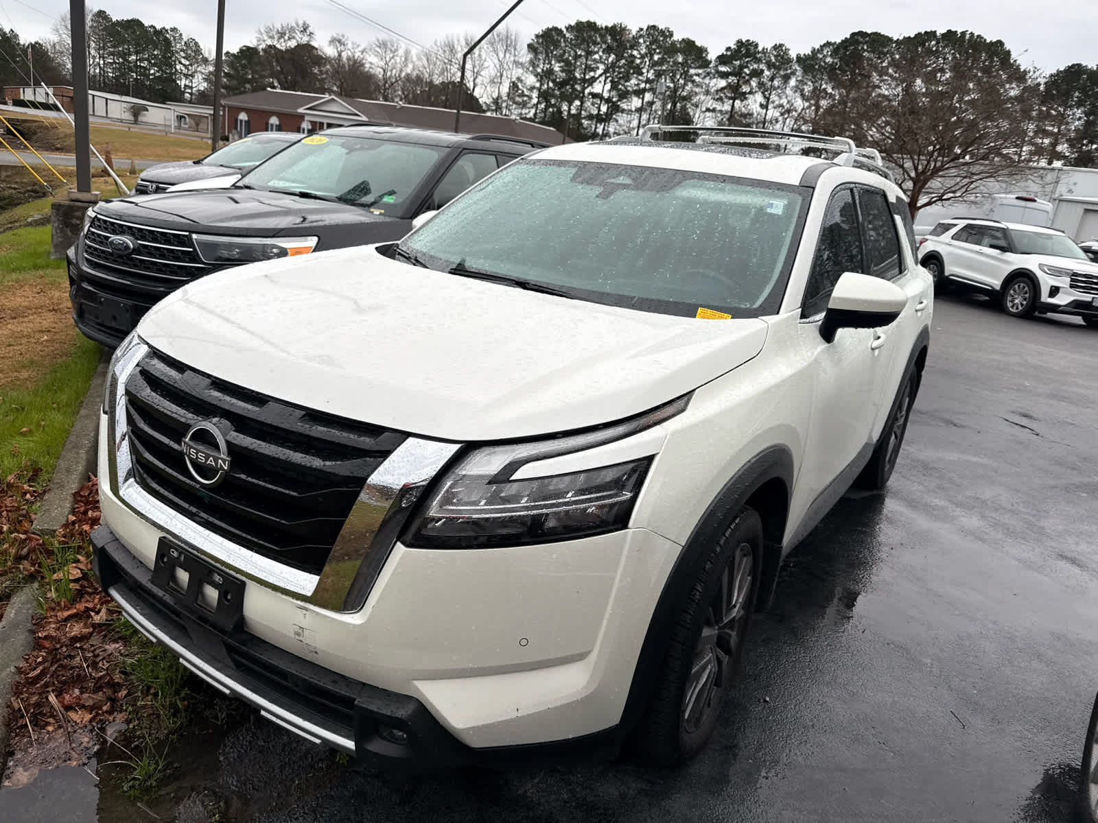 2023 Nissan Pathfinder SL