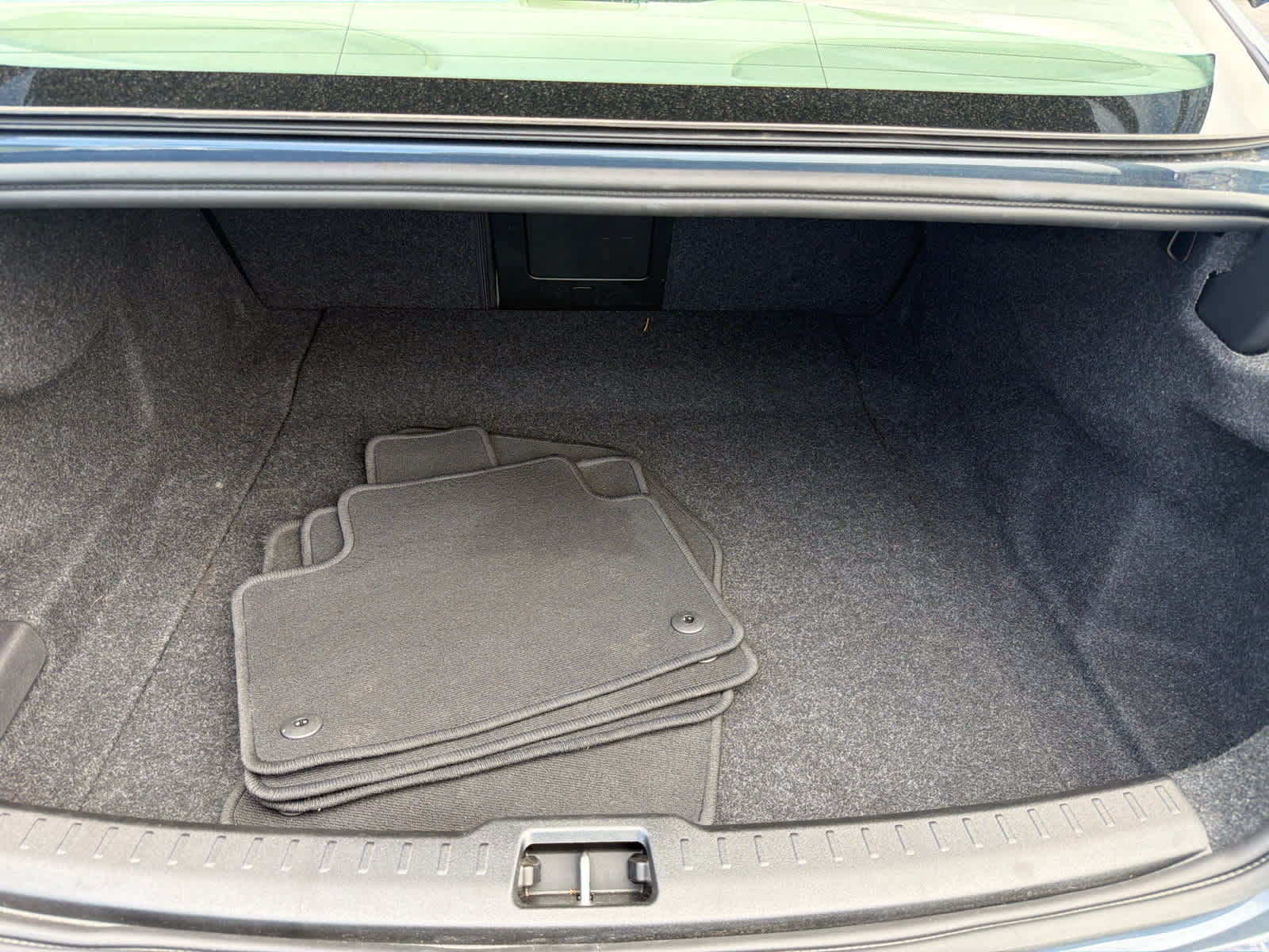 2024 Volvo S60 Plus Dark Theme