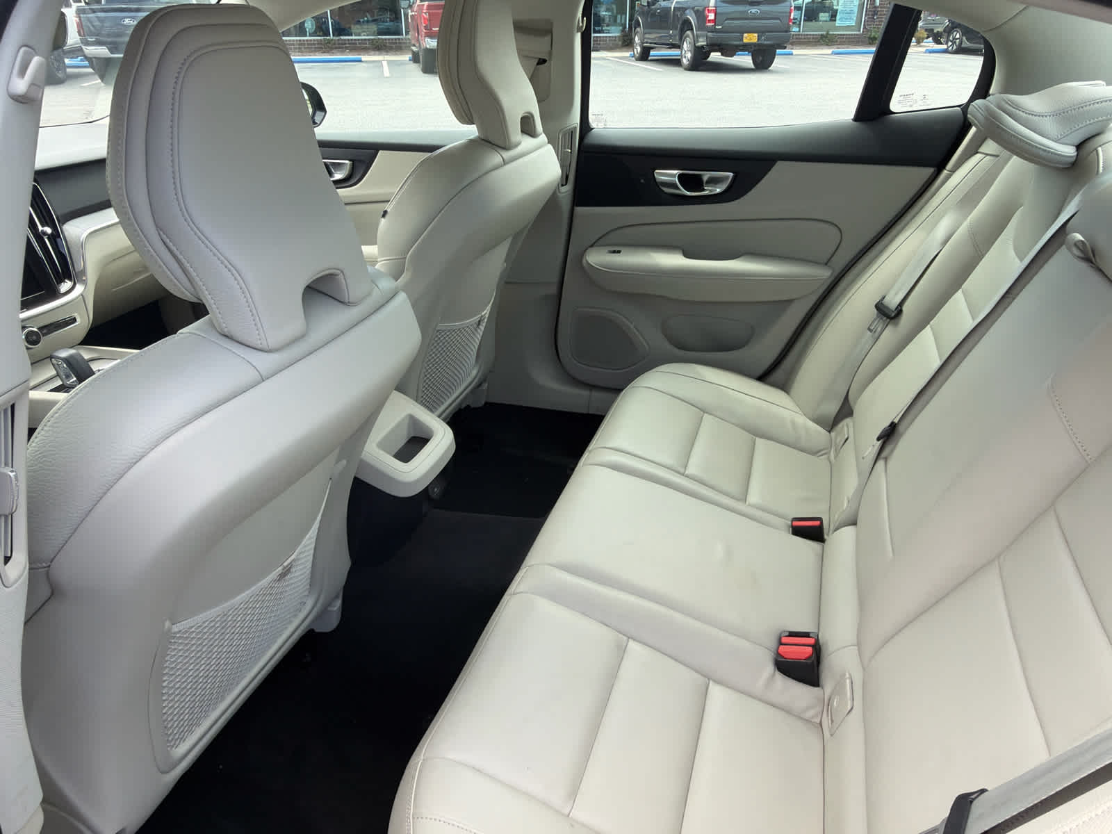 2024 Volvo S60 Plus Dark Theme