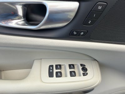 2024 Volvo S60 Plus Dark Theme