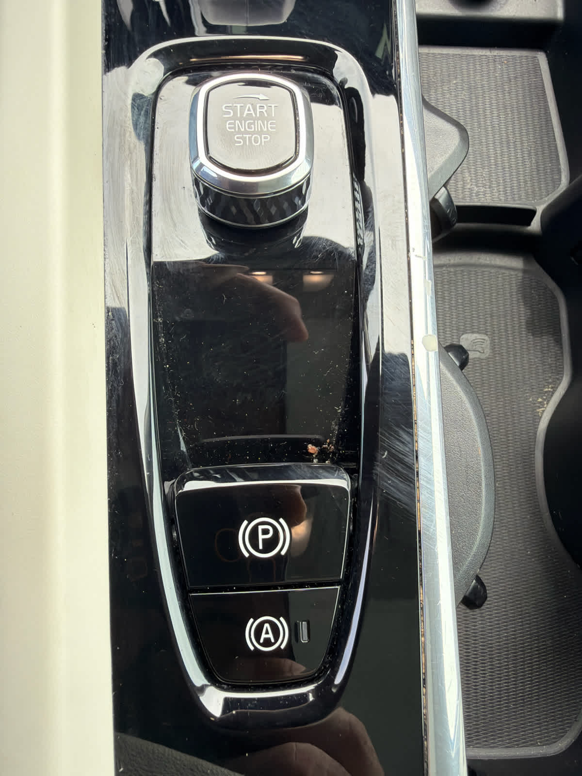 2024 Volvo S60 Plus Dark Theme