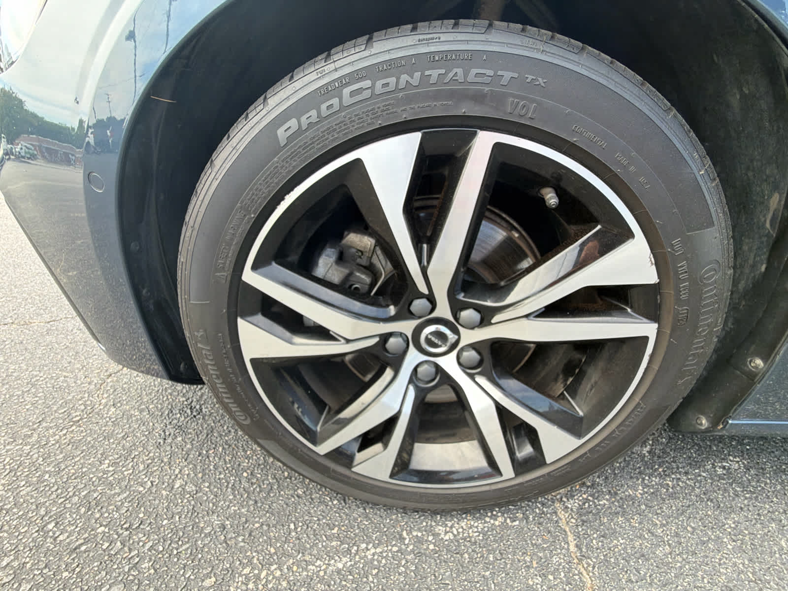 2024 Volvo S60 Plus Dark Theme