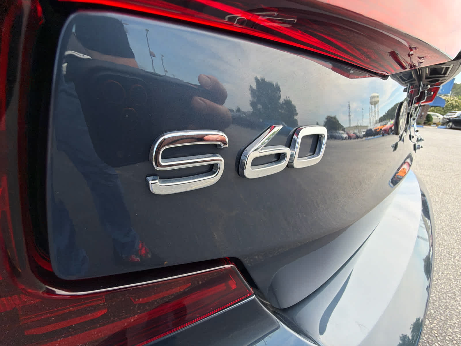 2024 Volvo S60 Plus Dark Theme