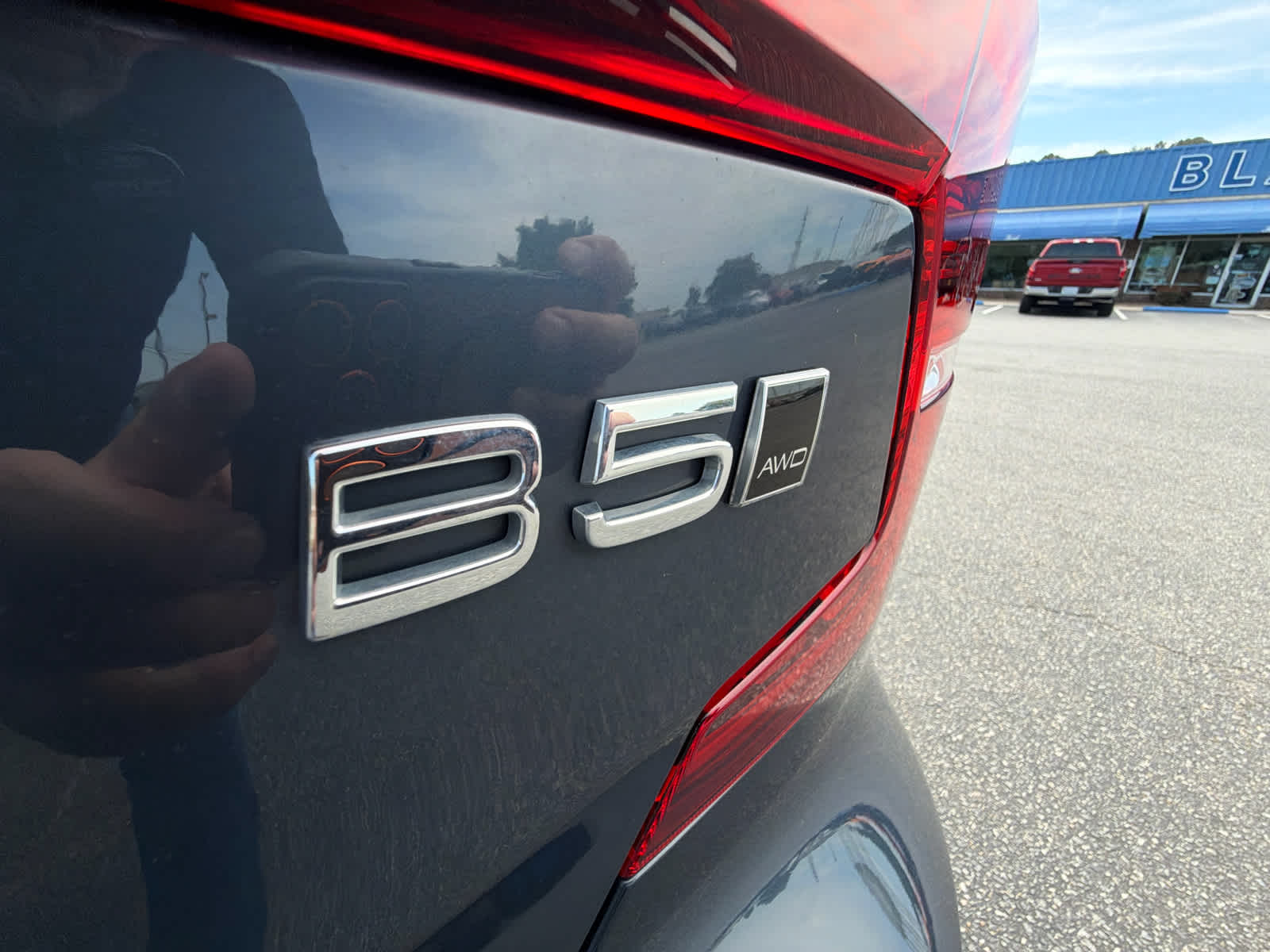 2024 Volvo S60 Plus Dark Theme