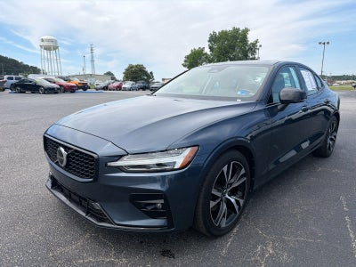 2024 Volvo S60 Plus Dark Theme
