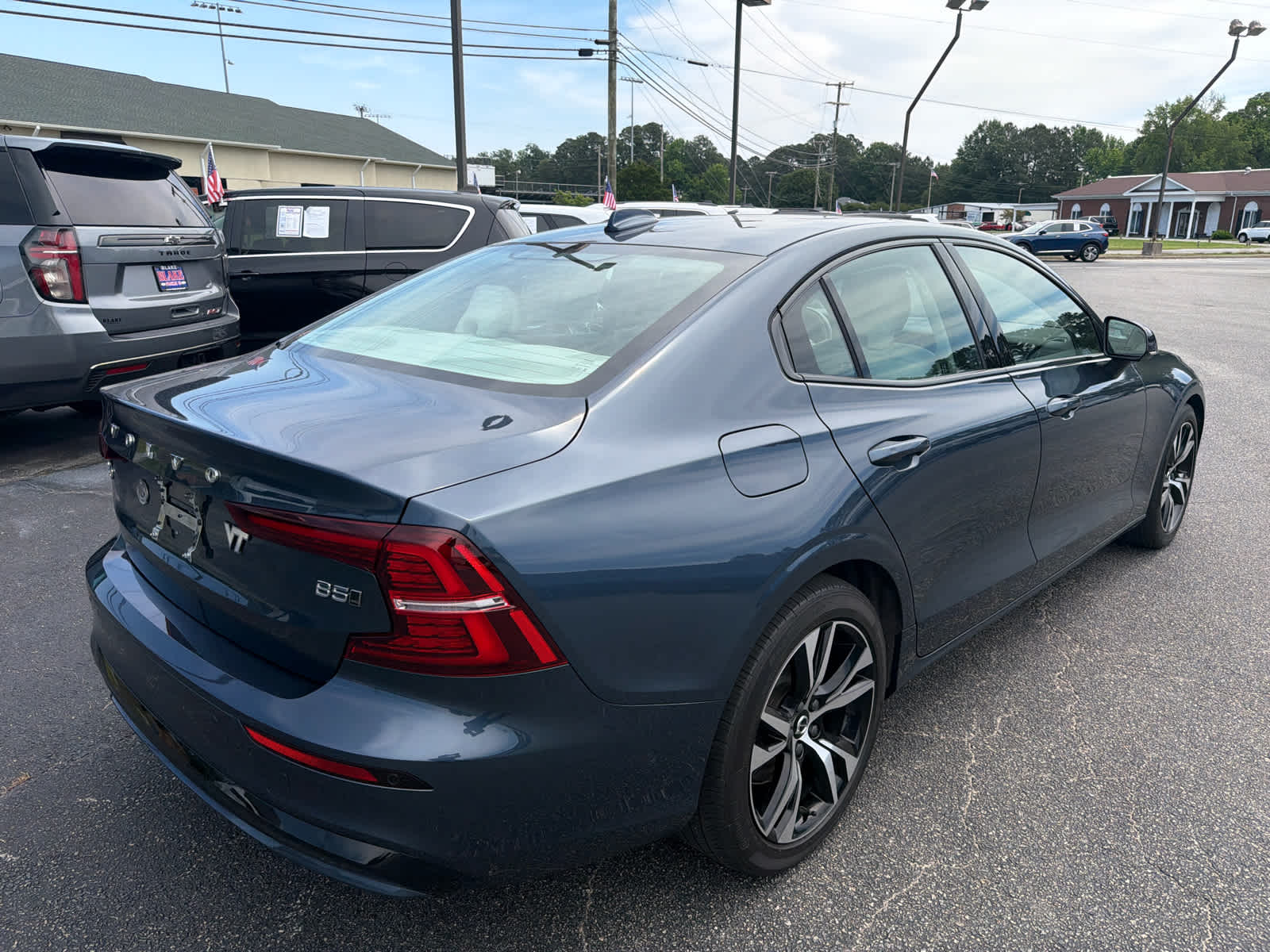 2024 Volvo S60 Plus Dark Theme