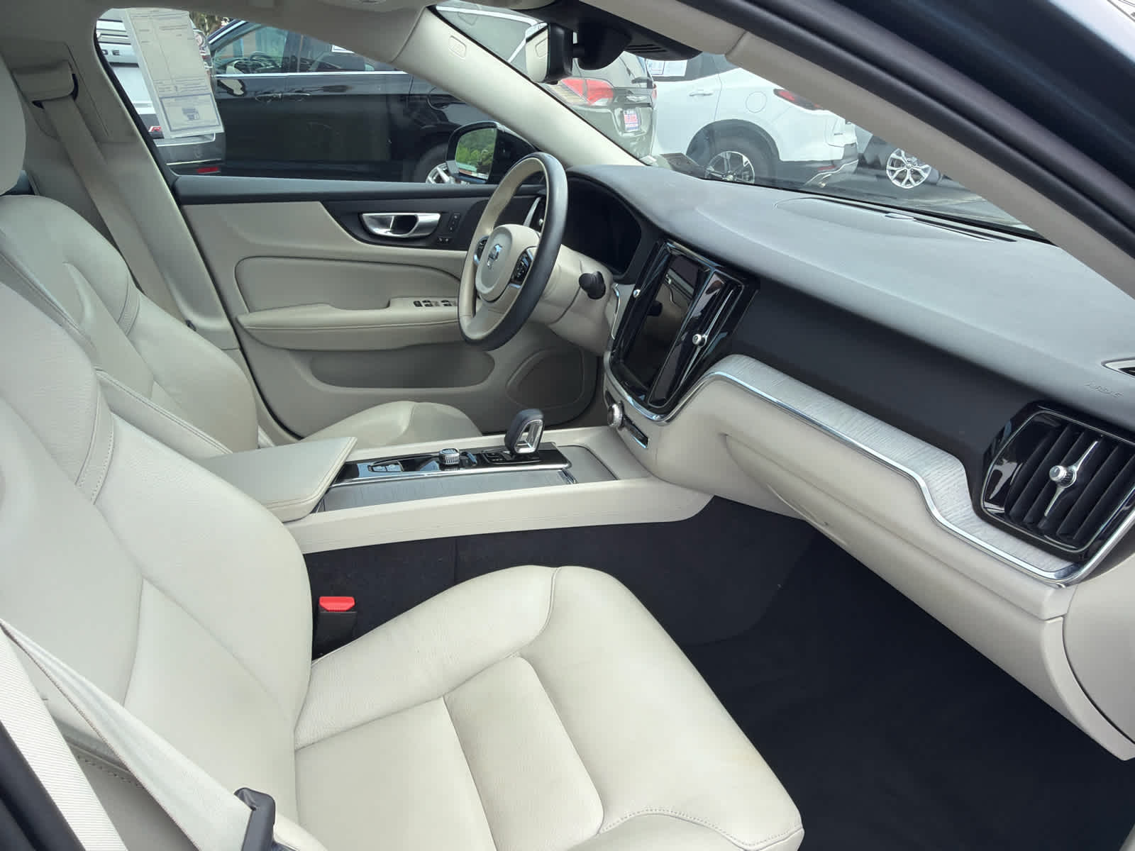 2024 Volvo S60 Plus Dark Theme