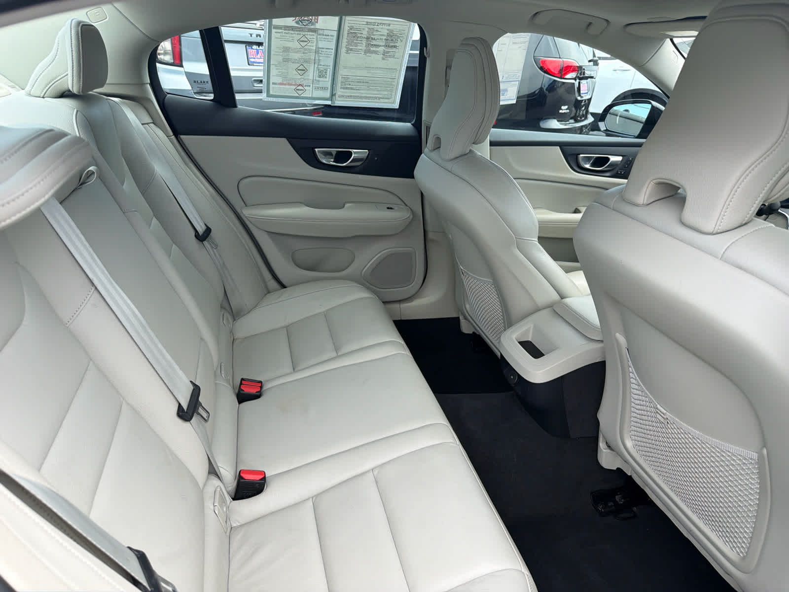 2024 Volvo S60 Plus Dark Theme