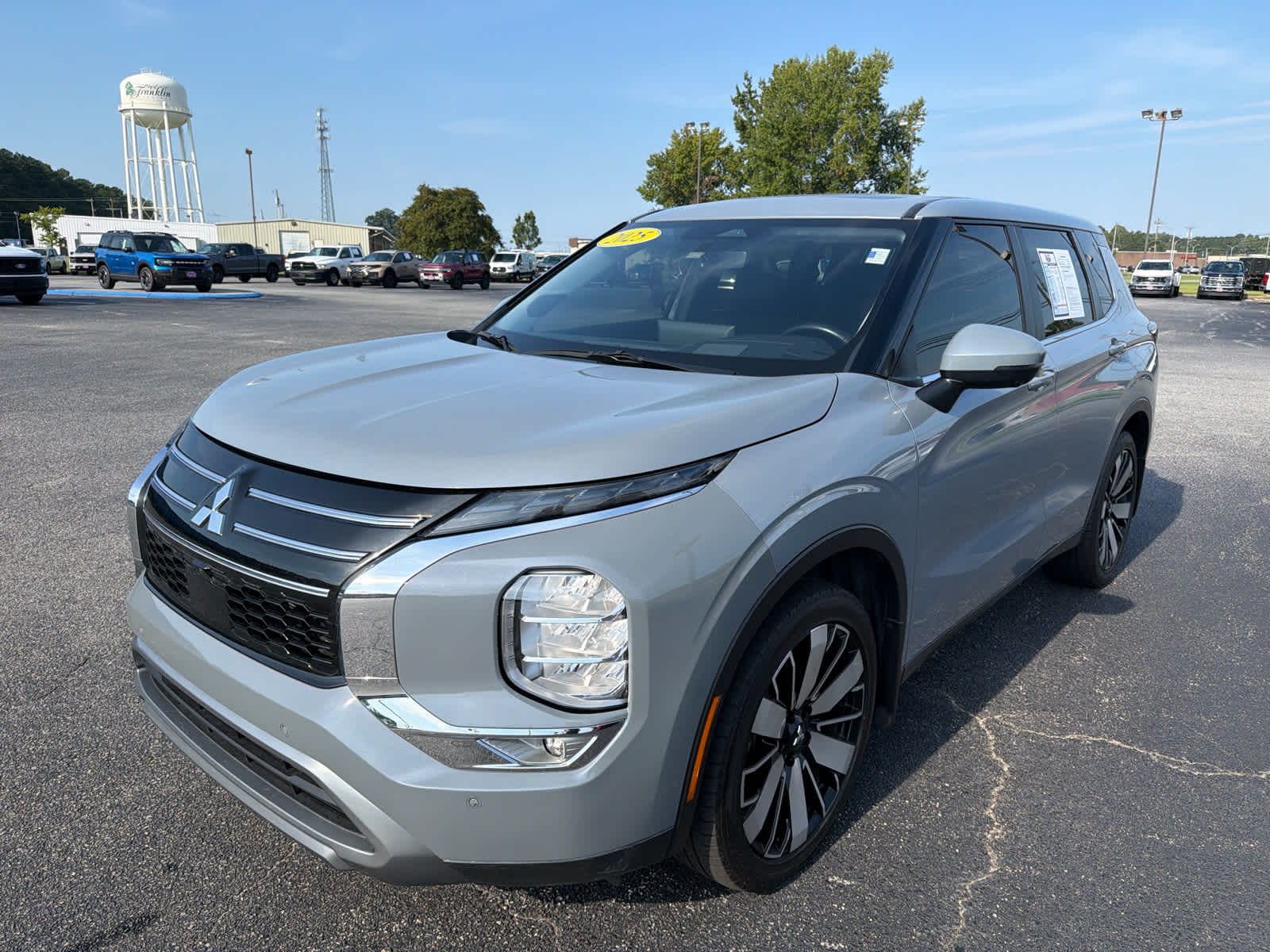2025 Mitsubishi Outlander SE