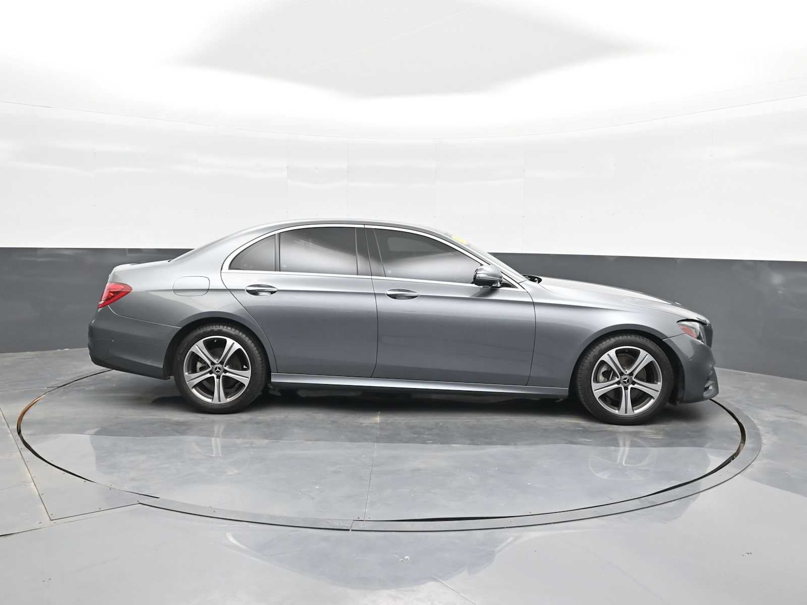 2019 Mercedes-Benz E 300 E 300