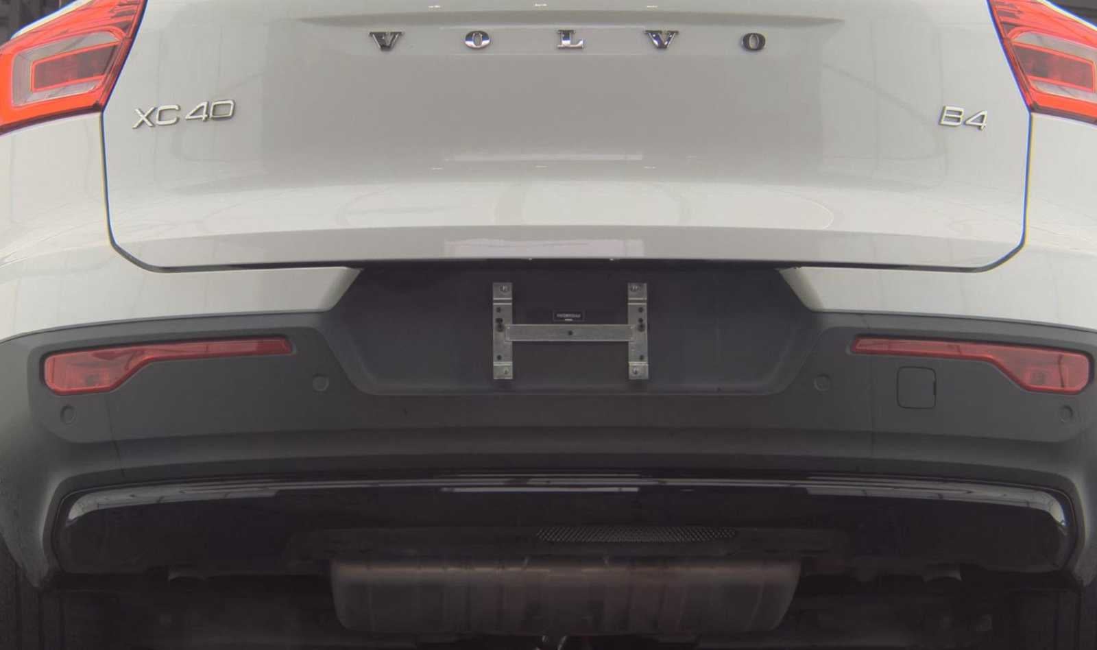 2023 Volvo XC40 Ultimate Dark Theme