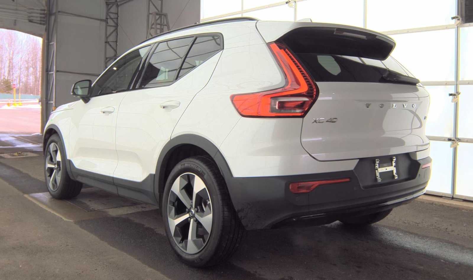 2023 Volvo XC40 Ultimate Dark Theme