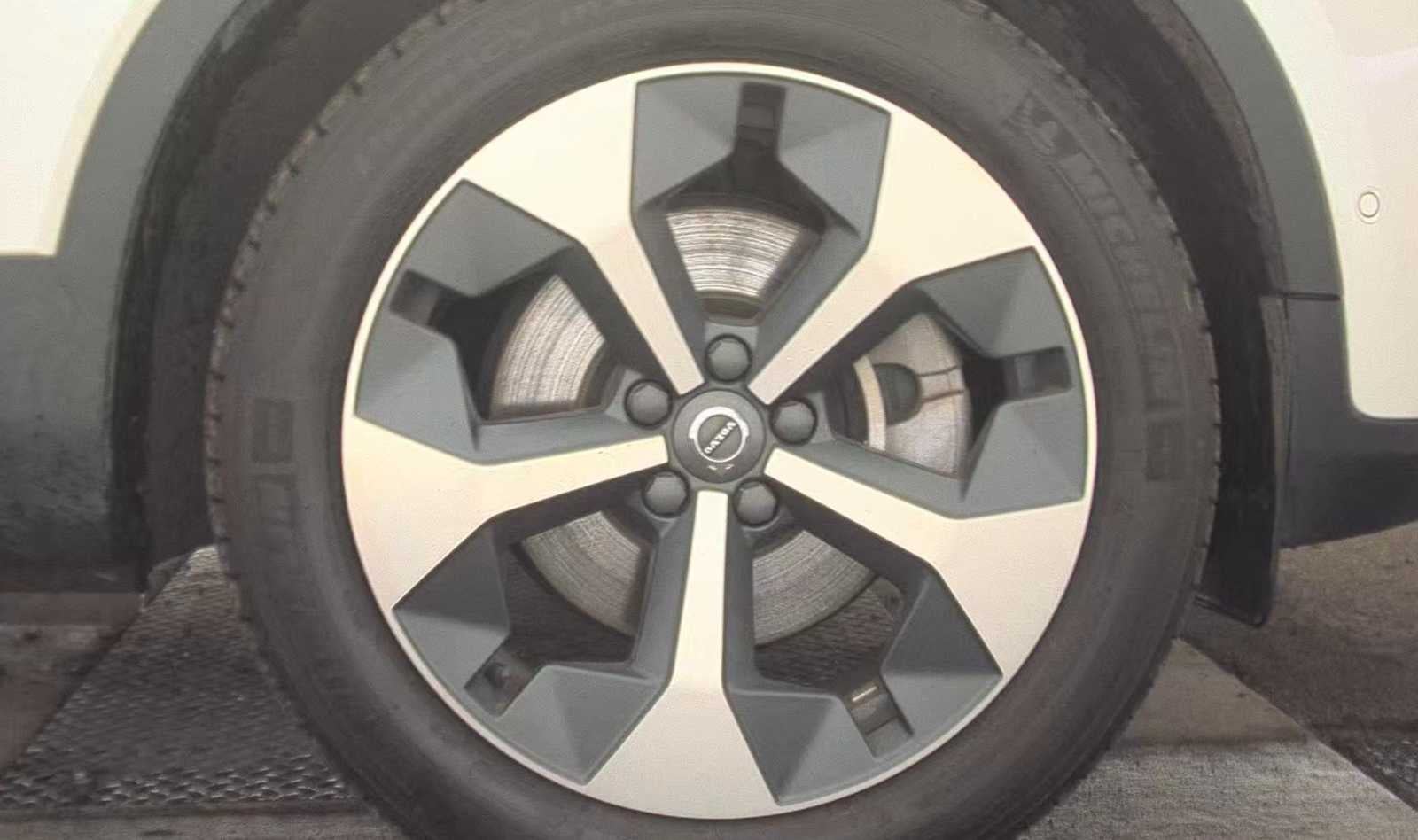 2023 Volvo XC40 Ultimate Dark Theme