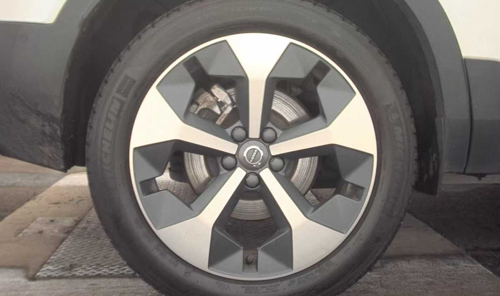 2023 Volvo XC40 Ultimate Dark Theme