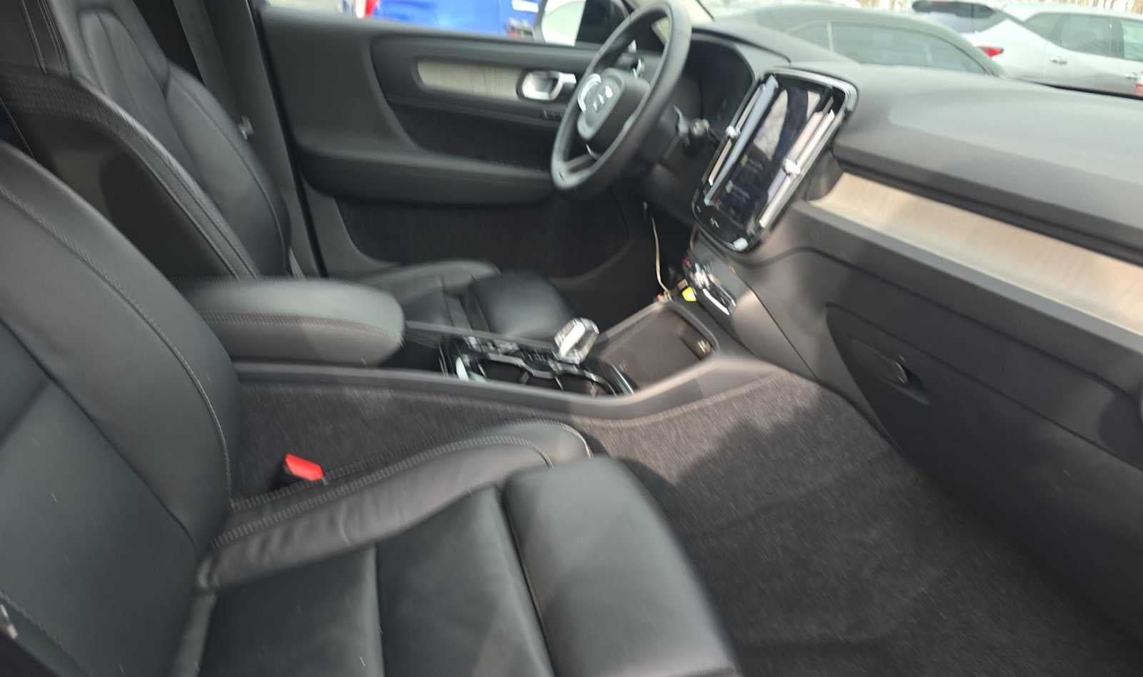 2023 Volvo XC40 Ultimate Dark Theme