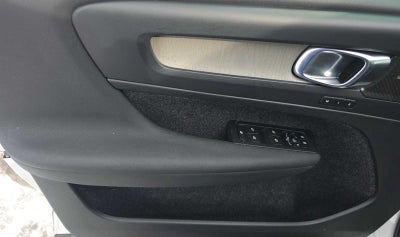 2023 Volvo XC40 Ultimate Dark Theme