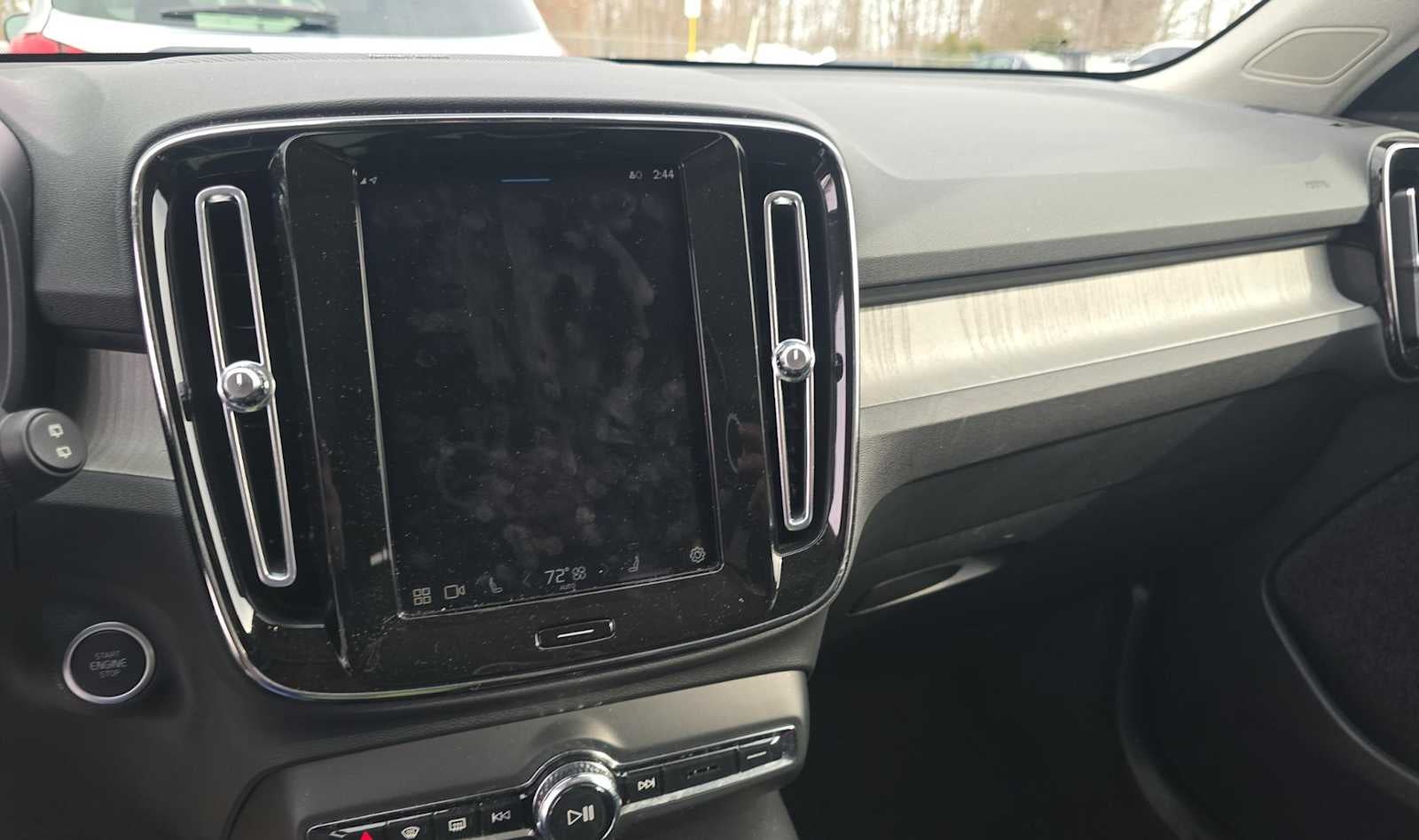 2023 Volvo XC40 Ultimate Dark Theme