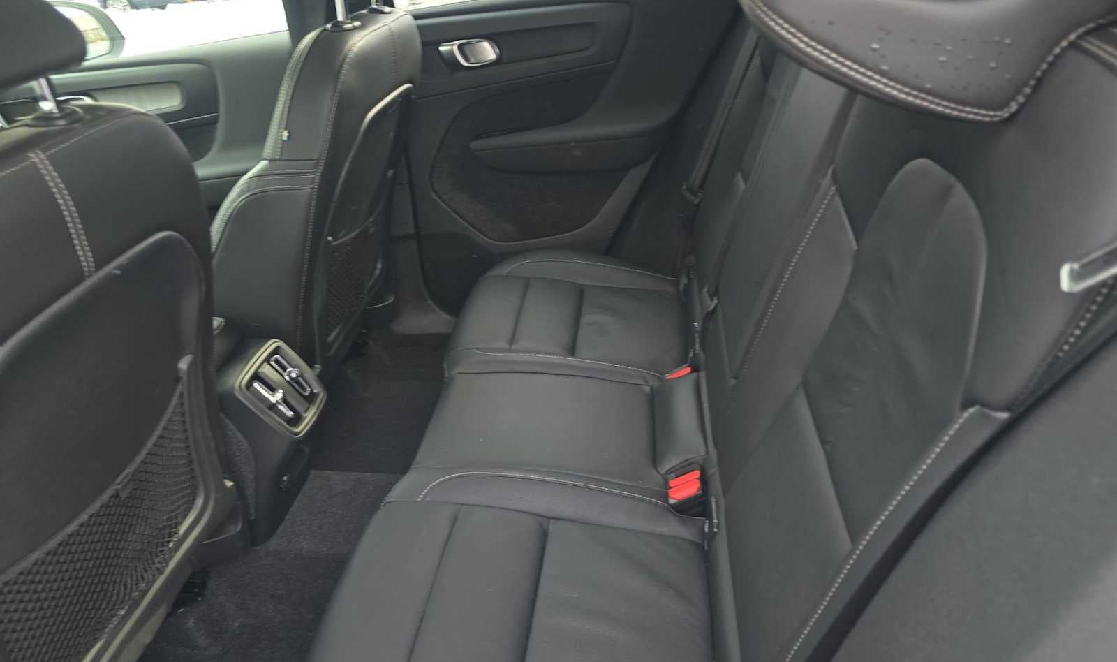 2023 Volvo XC40 Ultimate Dark Theme