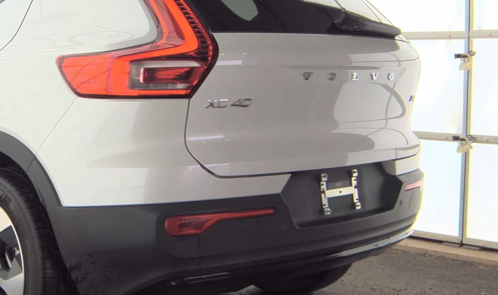 2023 Volvo XC40 Ultimate Dark Theme