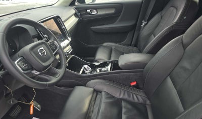 2023 Volvo XC40 Ultimate Dark Theme