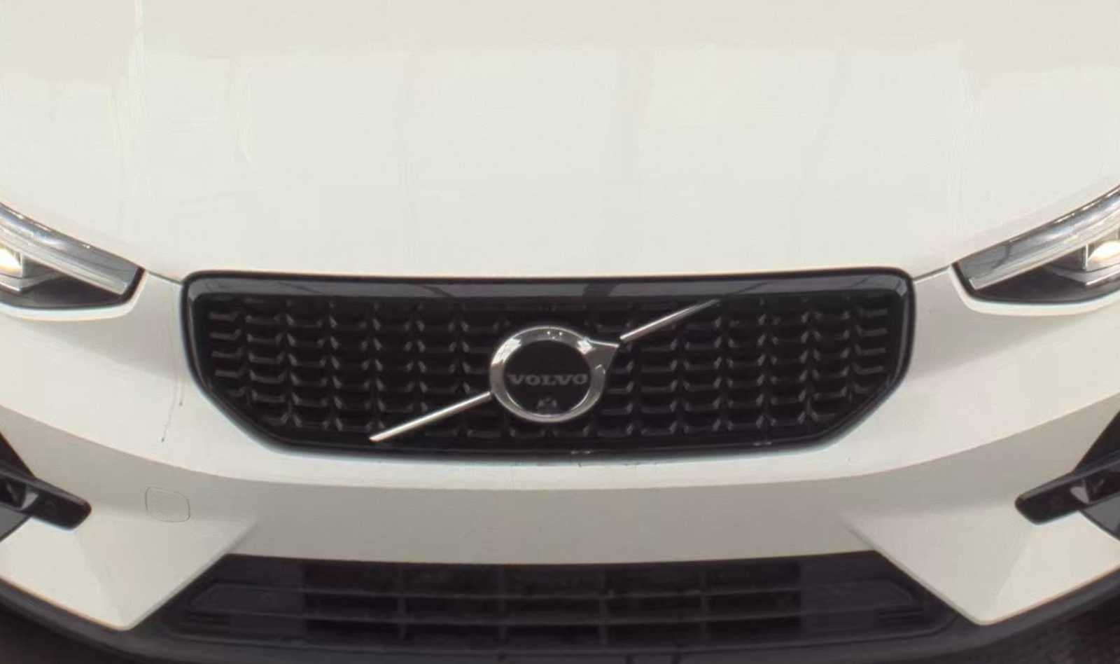 2023 Volvo XC40 Ultimate Dark Theme