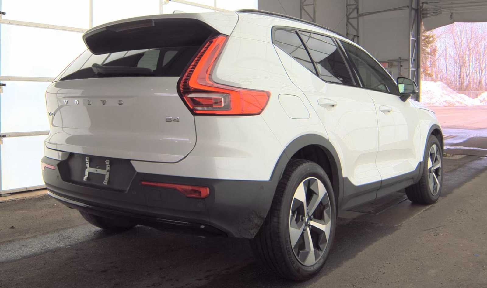 2023 Volvo XC40 Ultimate Dark Theme